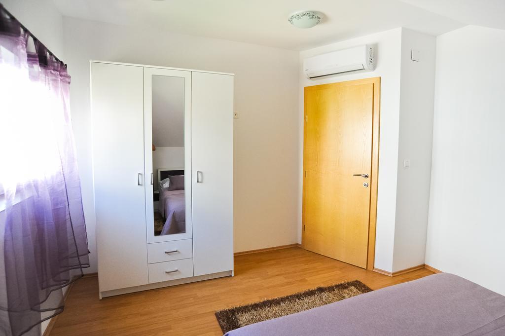 Apartmani Roko Zara Camera foto