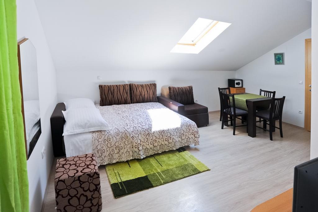 Apartmani Roko Zara Camera foto