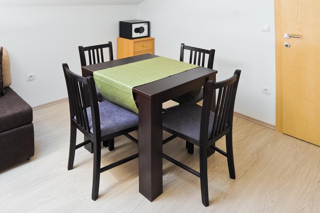 Apartmani Roko Zara Camera foto